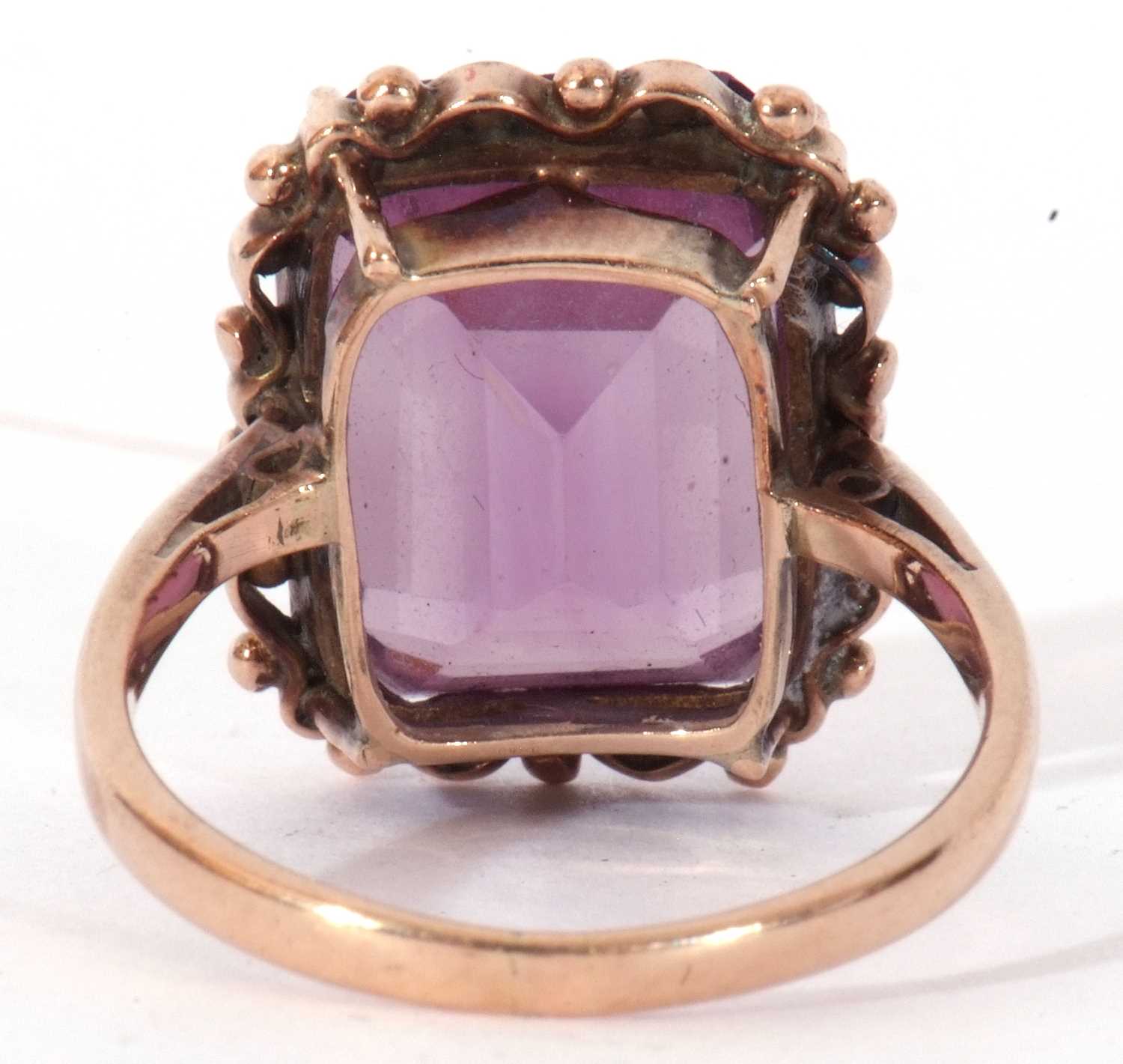 Synthetic spinel dress ring of rectangular cut, 16 x 12mm, colour change from blue to purple, size - Image 5 of 9