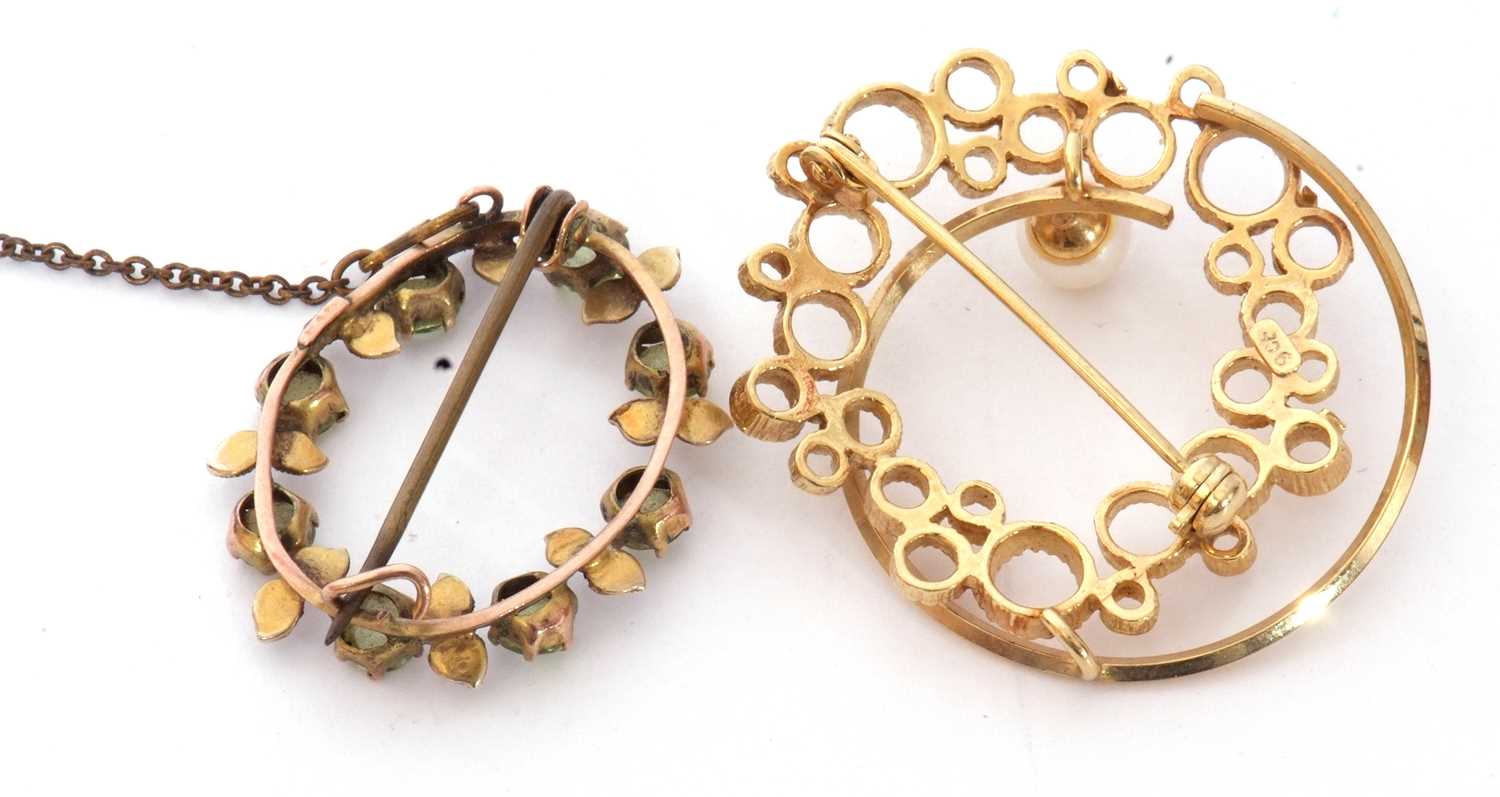 Mixed Lot: 9ct stamped open work brooch, plain and textured circular design, highlighted with a - Image 3 of 4