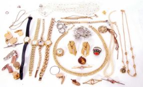 Small quantity of costume jewellery to include necklaces, brooches etc