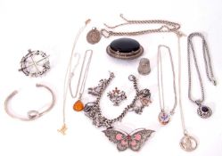 Mixed Lot: modern costume jewellery to include brooches, pendants etc