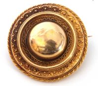 Victorian gold target brooch in Etruscan style, 4cm diam (later pin fitting), g/w 13.8gms (a/f)