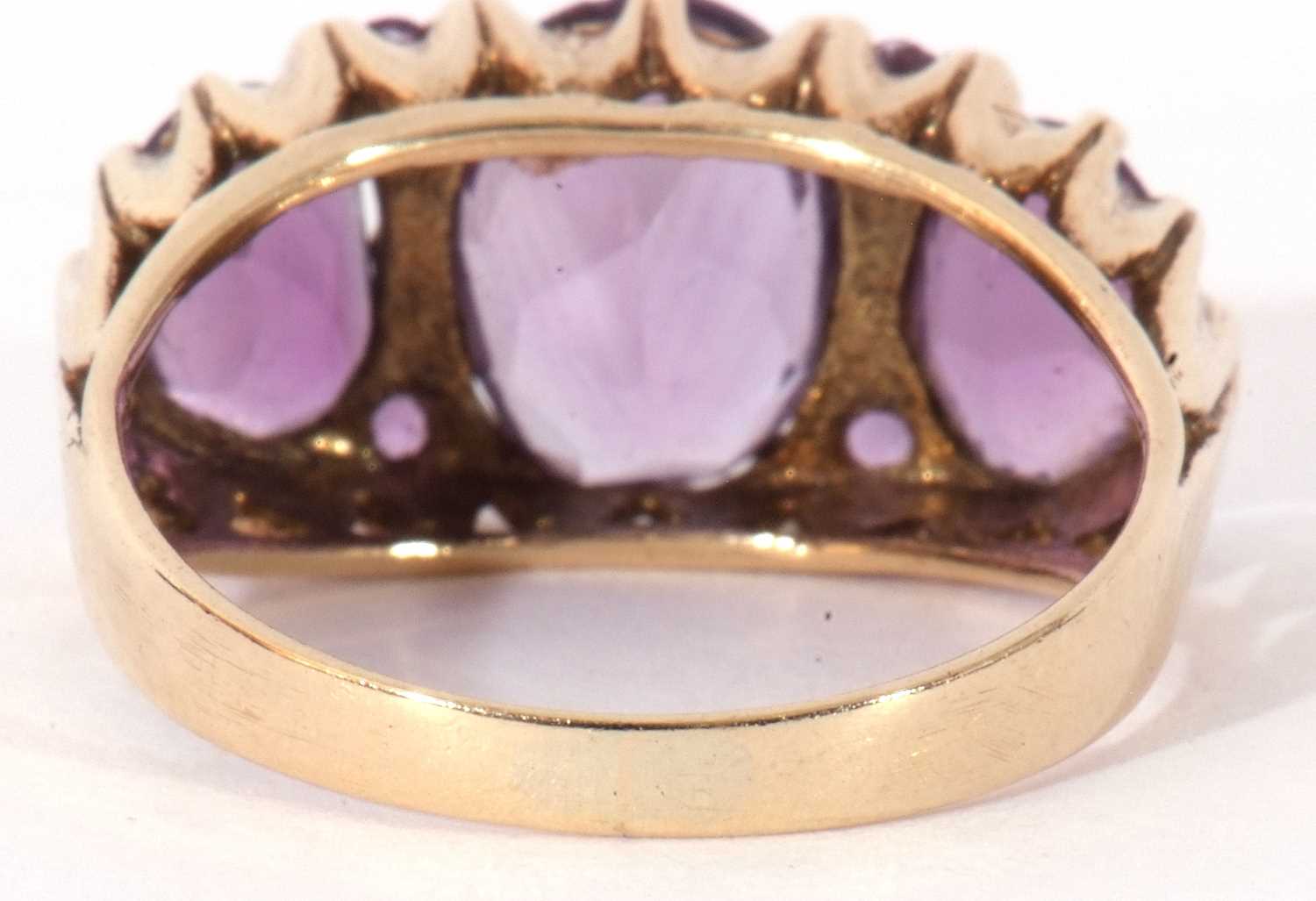 9ct gold three stone amethyst ring featuring three graduated oval facet cut amethysts highlighted - Image 5 of 8