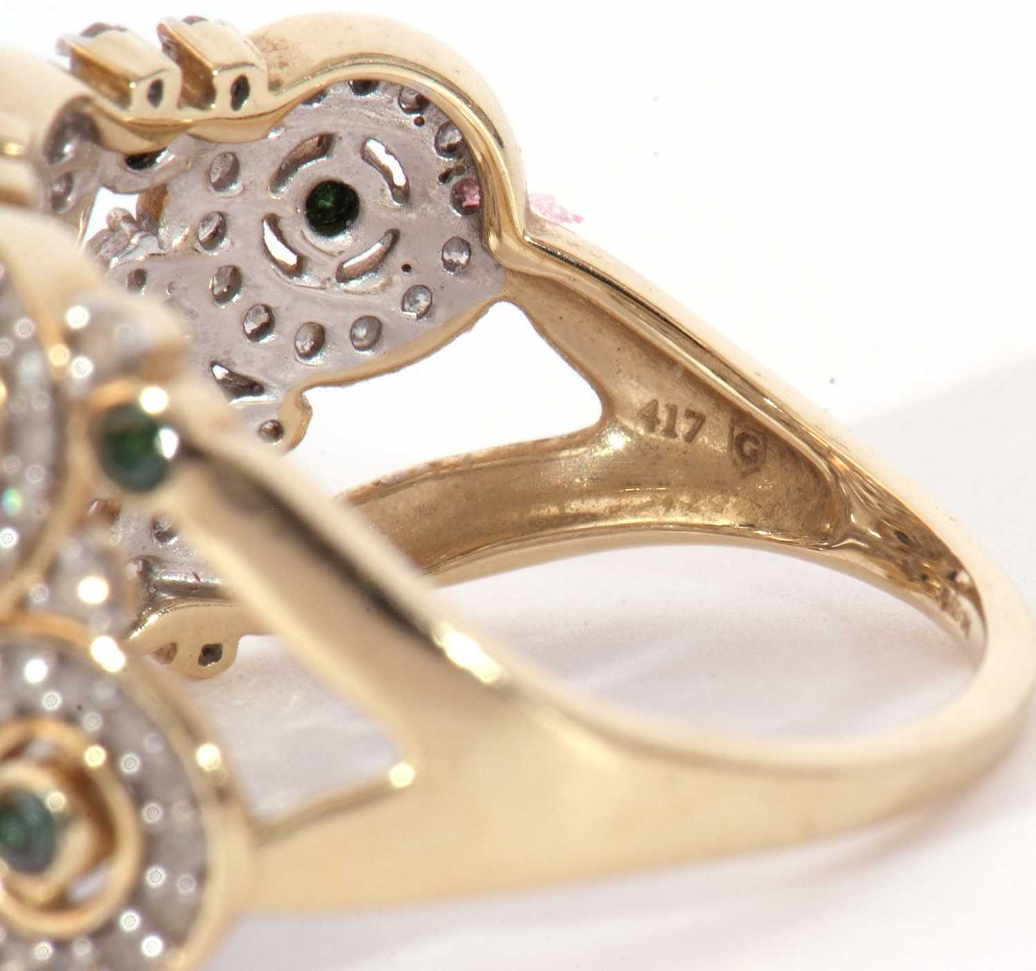 Modern 9ct gold, diamond and green stone set ring, a design featuring six small diamond set discs - Image 7 of 10