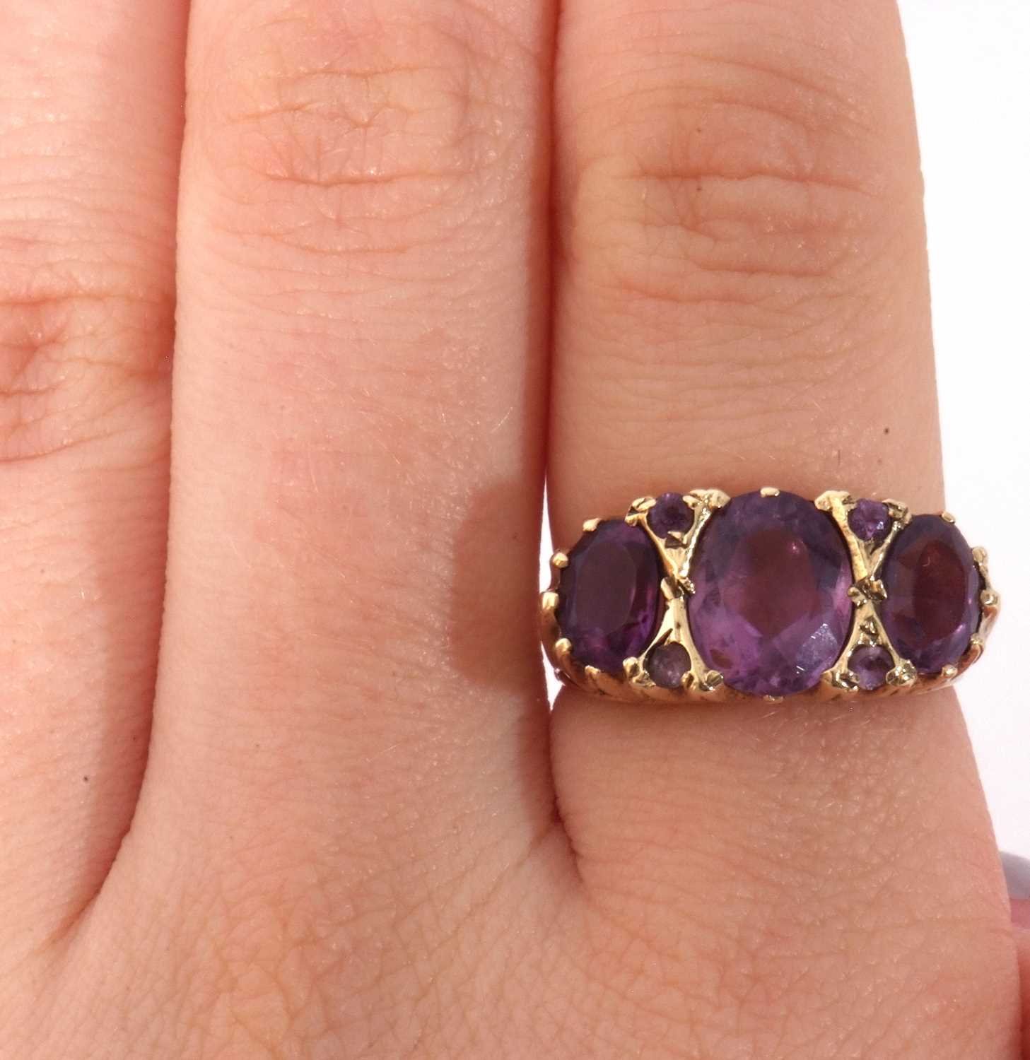 9ct gold three stone amethyst ring featuring three graduated oval facet cut amethysts highlighted - Image 8 of 8