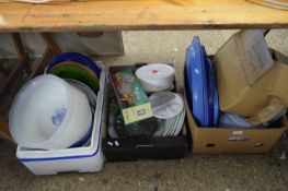 LARGE MIXED LOT OF KITCHEN WARES, PLASTIC PLATES ETC, CAKE COVERS ETC