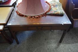 REPRODUCTION MAHOGANY LEATHER TOPPED COFFEE TABLE, 90CM WIDE