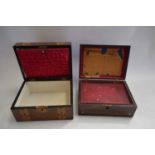 MIXED LOT COMPRISING A ROSEWOOD AND MOTHER OF PEARL INLAID JEWELLERY BOX, AND A FURTHER INLAID