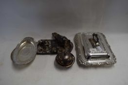 MIXED LOT VARIOUS SILVER PLATED WARES TO INCLUDE AN ENTREE DISH PLUS VARIOUS SMALL DISHES, SUGAR