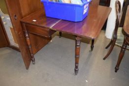 19TH CENTURY MAHOGANY TEA TABLE ON TURNED LEGS, 91CM WIDE