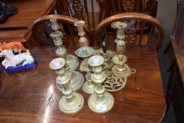 MIXED LOT VARIOUS BRASS CANDLESTICKS, BRASS DESK STAND AND OTHER ITEMS