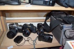 MIXED LOT OF CAMERAS TO INCLUDE A RICOH XR6, PRAKTICA MTL5 AND OTHERS