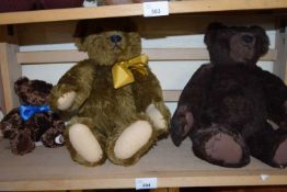 MIXED LOT COMPRISING A MODERN STEIFF BROWN BEAR, YELLOW TAG TO EAR, TOGETHER WITH A FURTHER ROSS