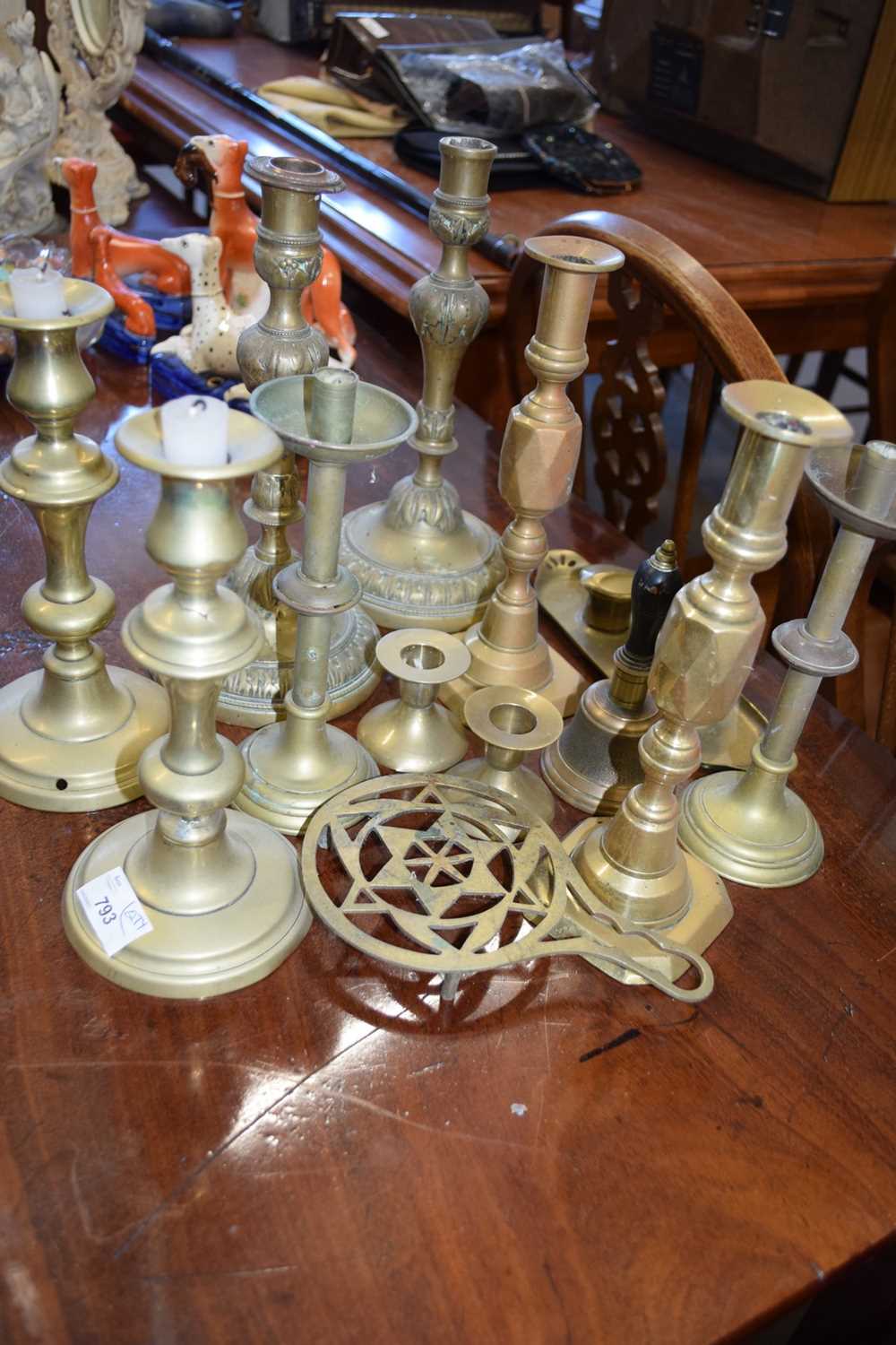 MIXED LOT VARIOUS BRASS CANDLESTICKS, BRASS DESK STAND AND OTHER ITEMS - Image 2 of 2