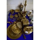 VARIOUS BRASS AND OTHER WARES TO INCLUDE KETTLE, WALL PLAQUES, TRIVETS, LANTERN, CANDLESTICK,