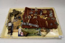 VARIOUS COSTUME JEWELLERY BROOCHES, WRIST WATCHES AND OTHER ITEMS