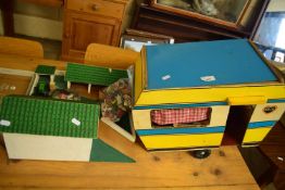 SINDY CARAVAN TOGETHER WITH A MODEL FARM