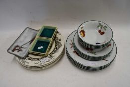 WEDGWOOD AFRICAN ANIMALS DECORATED PLATES AND A QUANTITY OF ROYAL WORCESTER EVESHAM VALE BOWLS AND