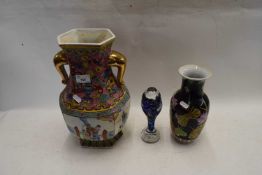 MODERN CHINESE DOUBLE HANDLED VASE PLUS SMALLER VASE AND AN ART GLASS VASE (3)