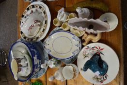 VARIOUS CERAMICS TO INCLUDE CROWN DUCAL ORANGE TREE JUG, MEAT PLATES, POOLE POTTERY SEA LION,
