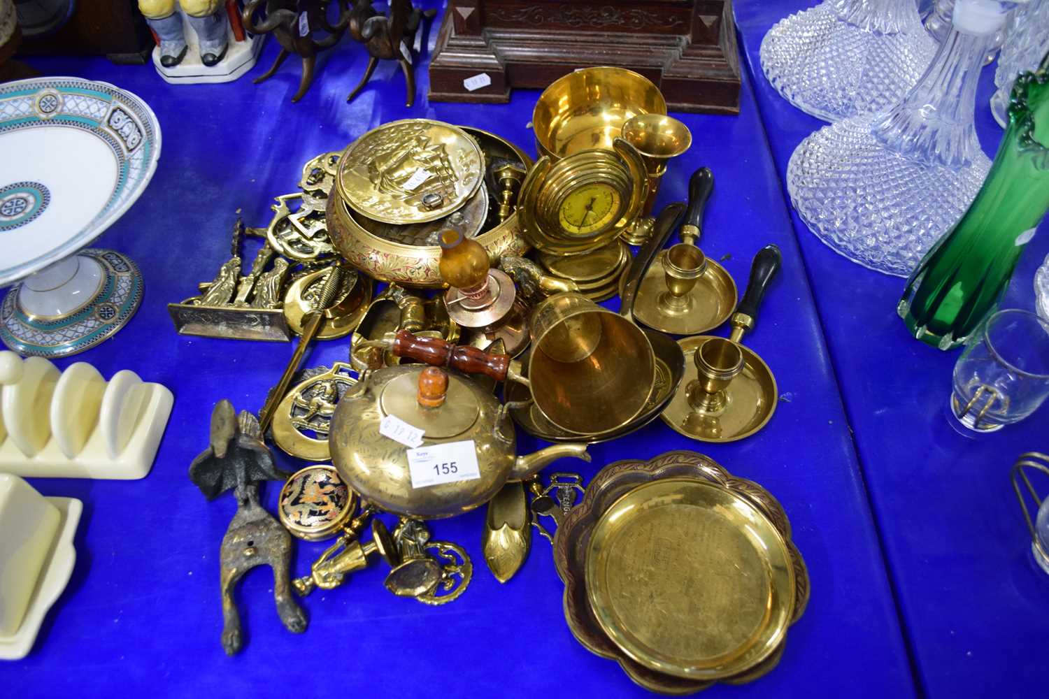 VARIOUS SMALL BRASS DISHES, CANDLESTICKS, ORNAMENTS ETC