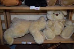 MIXED LOT COMPRISING A TOY POLAR BEAR AND A TOY RABBIT (2)