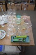 MIXED LOT VARIOUS GLASS WARES, GLASS SUNDAE DISHES, CHAMPAGNE FLUTES ETC