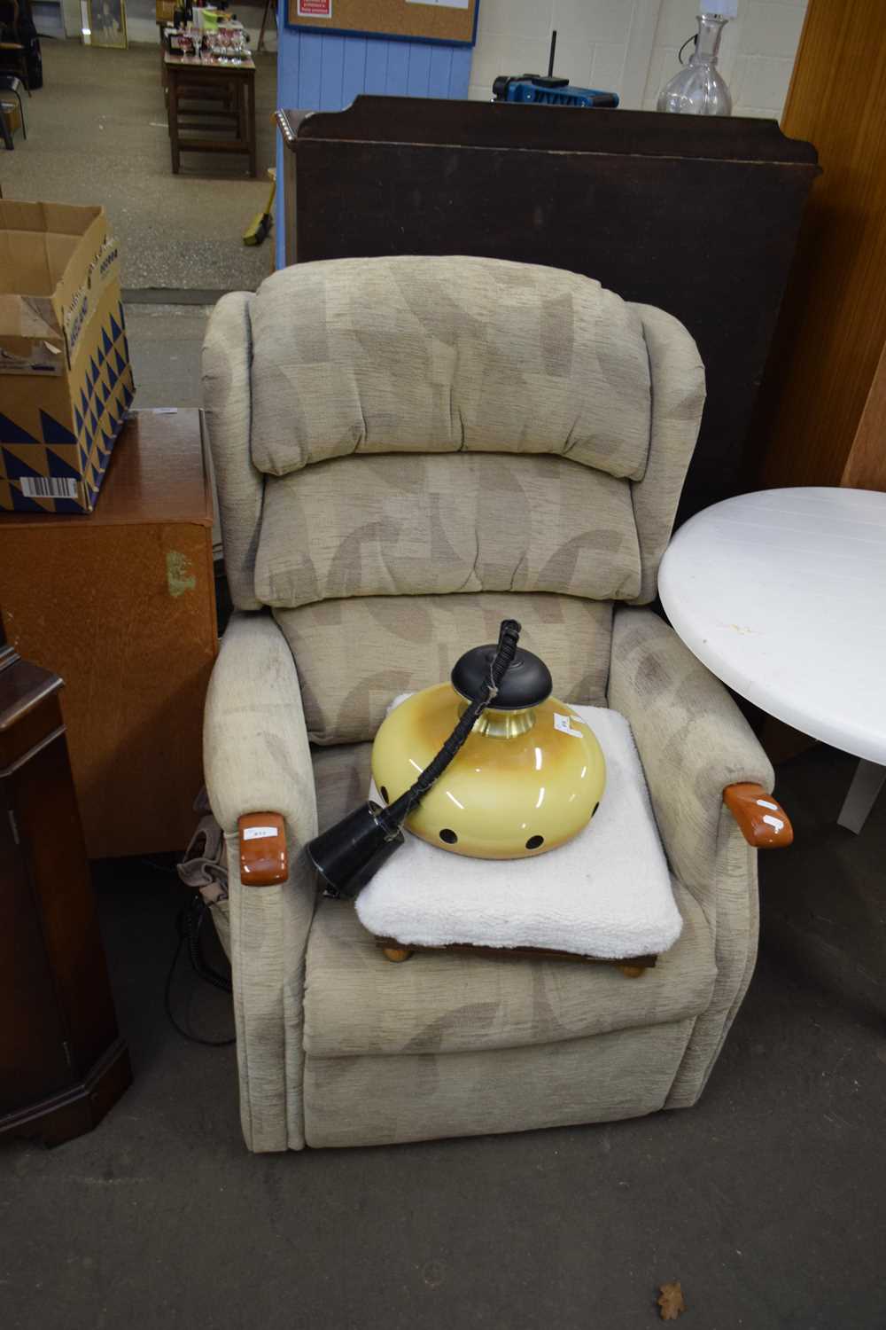 ELECTRIC RECLINER CHAIR