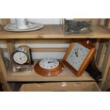 MIXED LOT OF FIVE MANTEL AND WALL CLOCKS