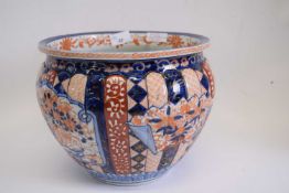 Japanese porcelain jardiniere or fish bowl with an Imari design (cracked), 27cm diam