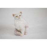 A Royal Doulton model of a cat HN253913cm highgood condition