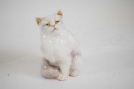 A Royal Doulton model of a cat HN253913cm highgood condition