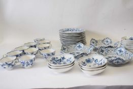 Quantity of Meissen table wares, all in the onion pattern, early/mid-20th century, including 10 cups