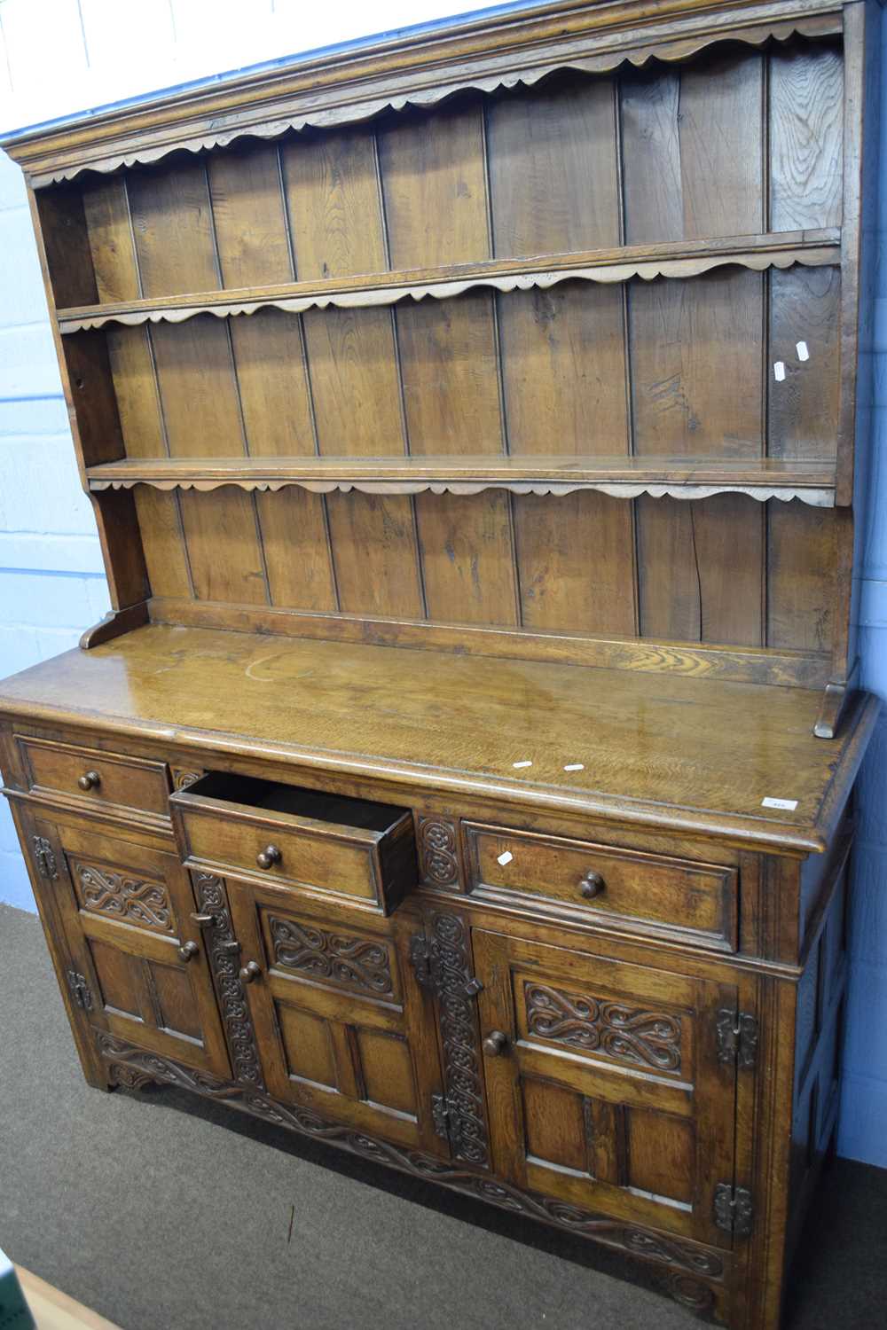 Good quality reproduction oak dresser with moulded cornice and two shelves to back over a base - Image 2 of 3