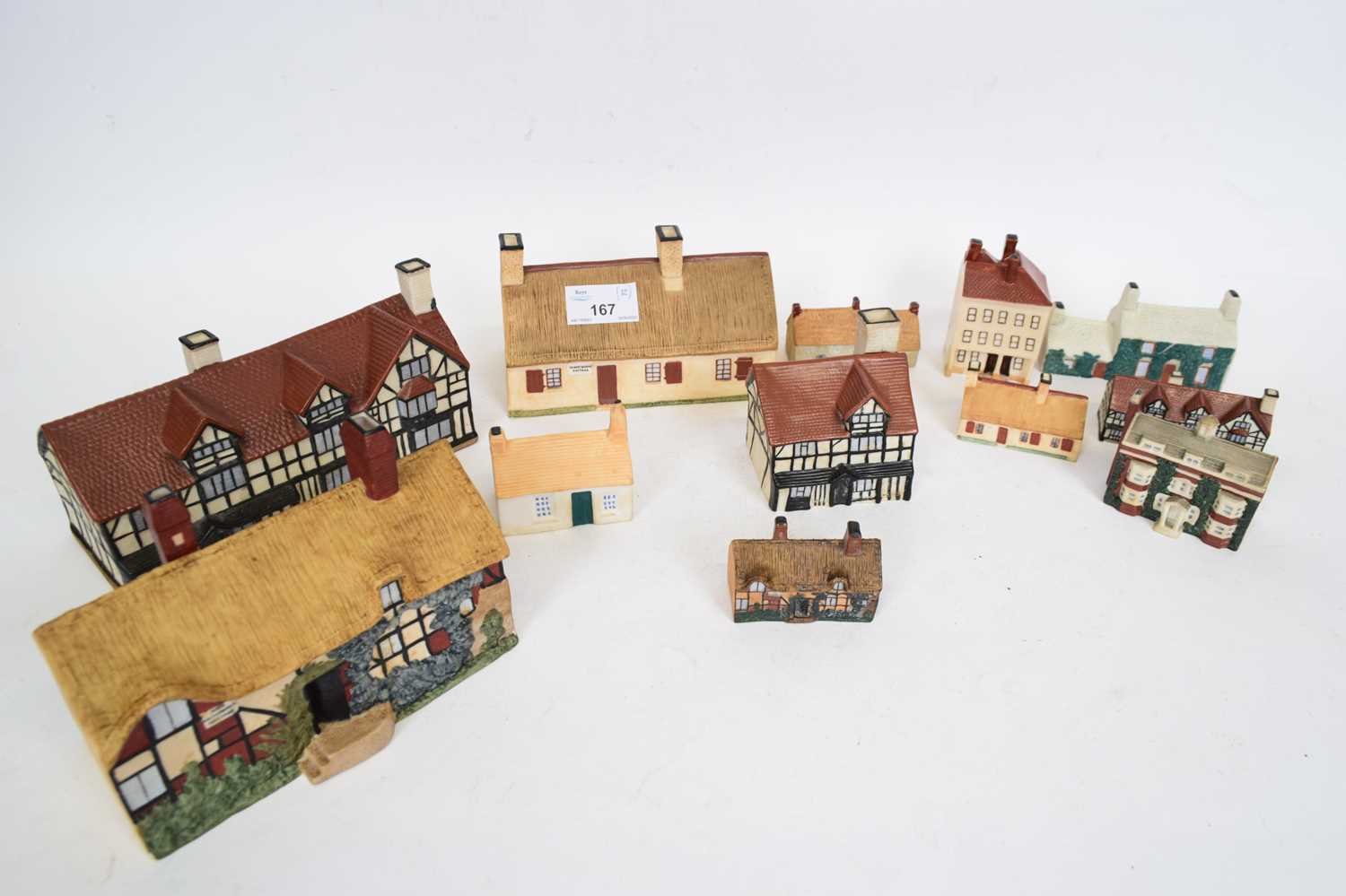 Quantity of Goss cottages including model of Burns cottage, Shakespeare's house, Anne Hathaway's