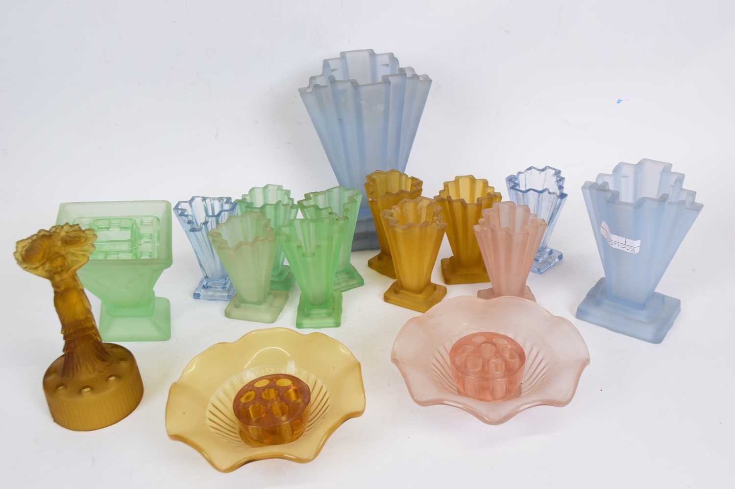 Quantity of Art Deco glass, various shapes and sizes, largest 21cm high, together with three glass
