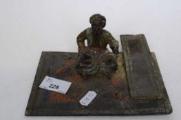Bergman style bronze of a Middle Eastern carpet seller (a/f)