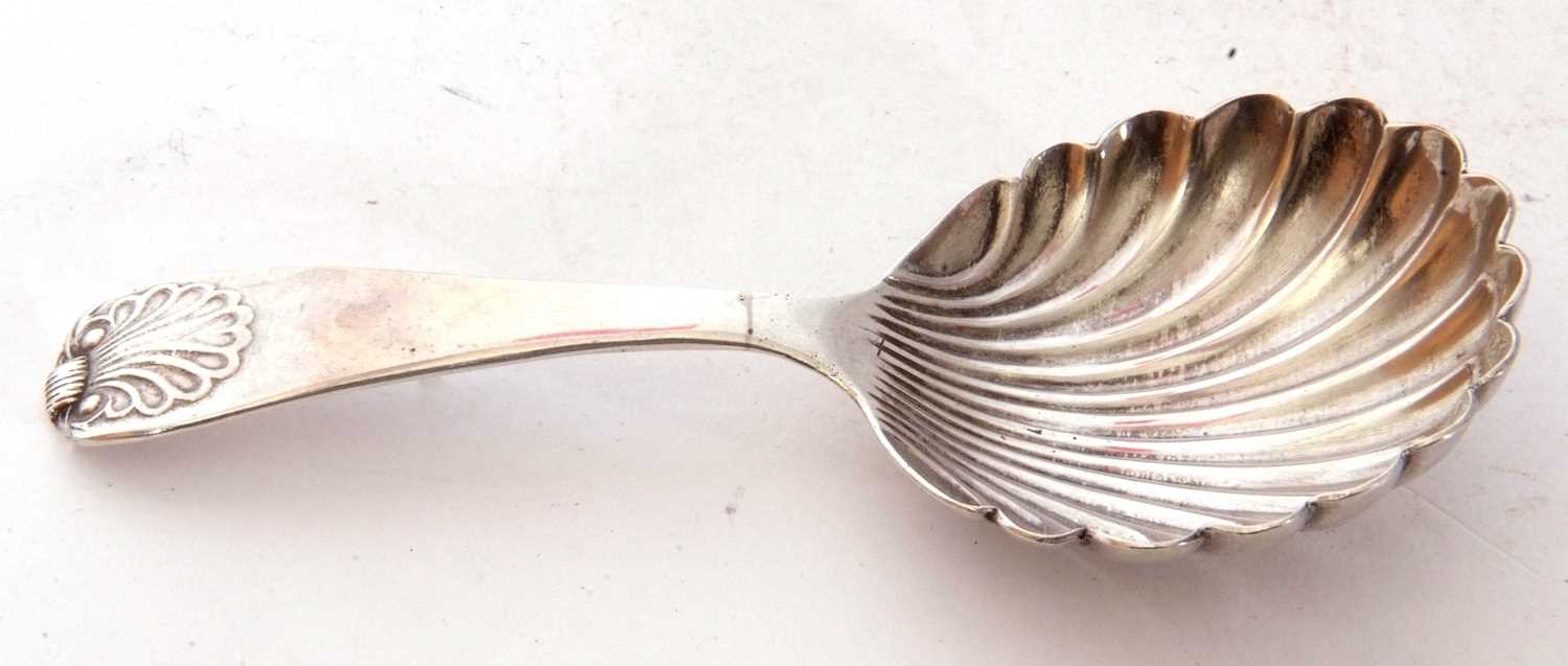 George IV silver caddy spoon with shell formed bowl, London 1824, maker's mark TD, 10cm long - Image 2 of 3