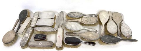 Mixed Lot: 11 silver mounted hair brushes together with 11 clothes brushes of various dates and