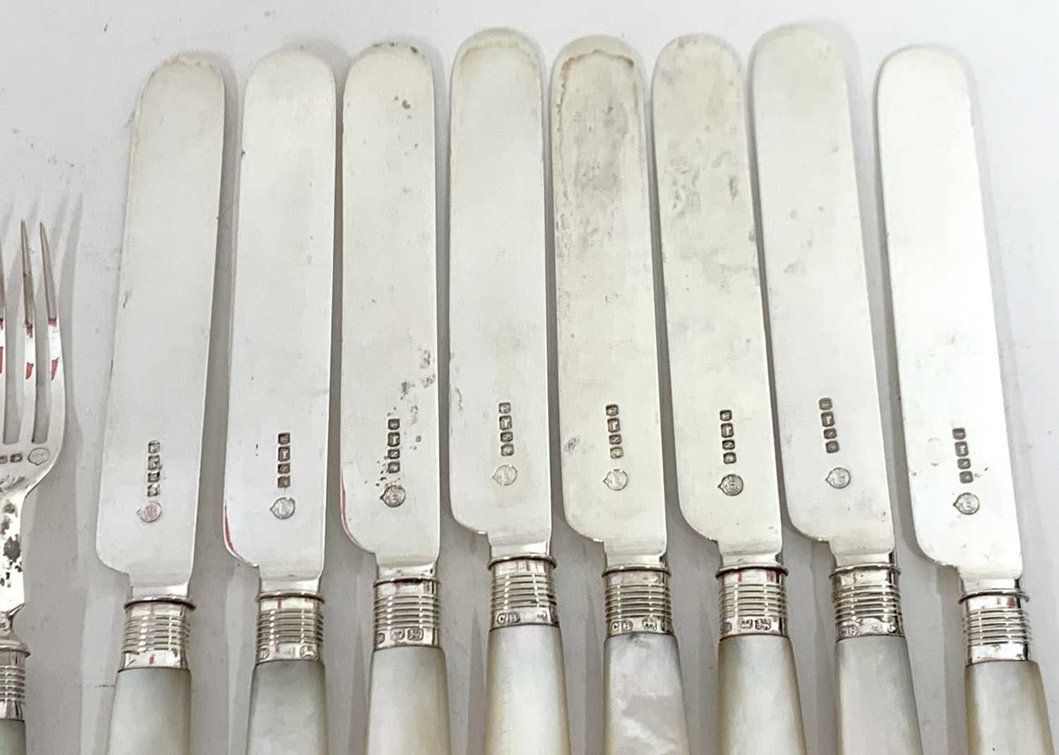 Victorian 8-piece set of mother of pearl handled silver dessert knives and forks, each handle with - Image 3 of 6