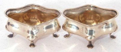 Cased pair of Edward VII open salts of quatrefoil shape, having gilt interiors, no liners, and