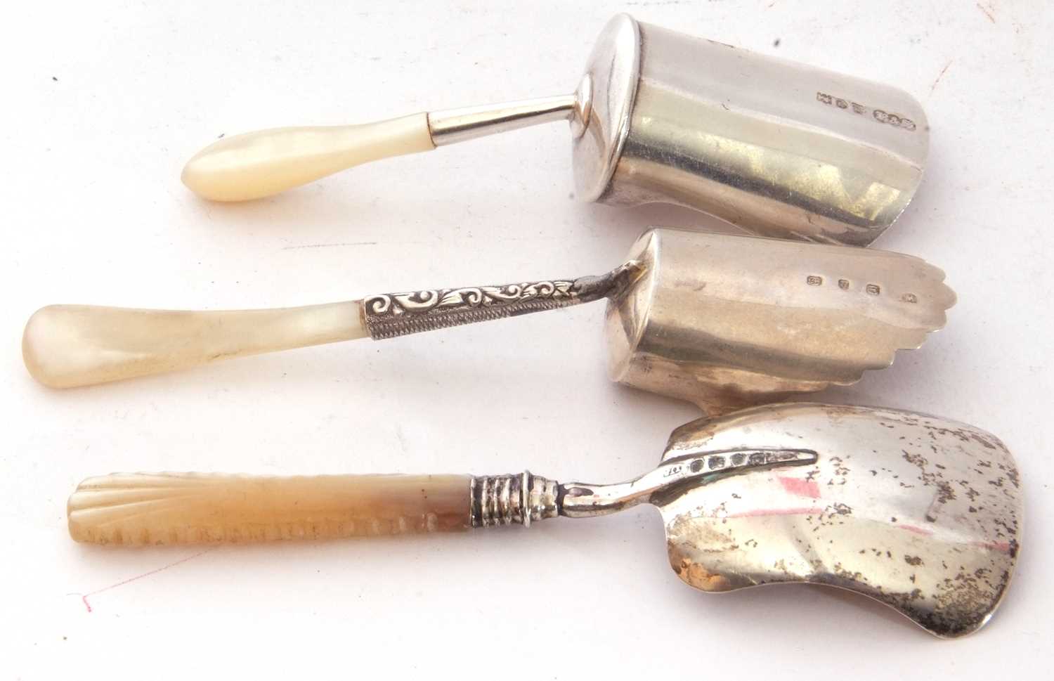 Mixed Lot: three mother of pearl handled and silver caddy spoons/shovels to include a George V - Image 2 of 3