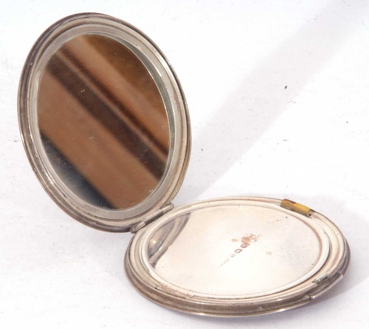 George VI circular compact with banded engine turned decoration having internal mirror and powder - Image 4 of 4