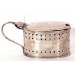 George V silver pierced mustard pot and liner, Birmingham 1925 by Charles Boynton & Sons, 4.5cm