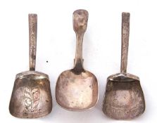 Group of three silver caddy spoons comprising Fiddle pattern example, London 1824, maker Joseph