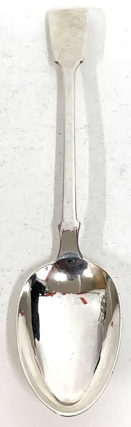 Good quality Victorian basting spoon in plain Fiddle pattern, 30cm long, London 1840 by Chawner & Co - Image 2 of 5