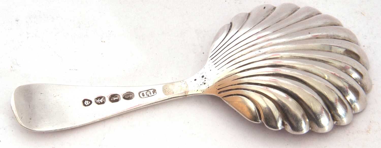 George IV silver caddy spoon with shell formed bowl, London 1824, maker's mark TD, 10cm long - Image 3 of 3