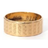 18ct gold wedding ring with overall chased and engraved geometric design, London 1971, 5gms, size