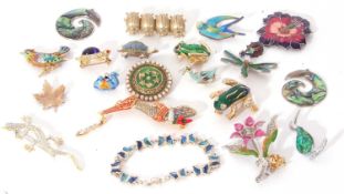 Mixed Lot of mainly modern soft enamelled decorated costume jewellery to include brooches, frogs,
