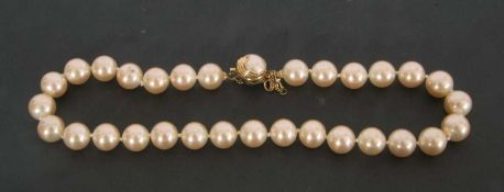 Vintage Majorica simulated pearl necklace, uniform size beads, a single row of 12mm diam to a 925