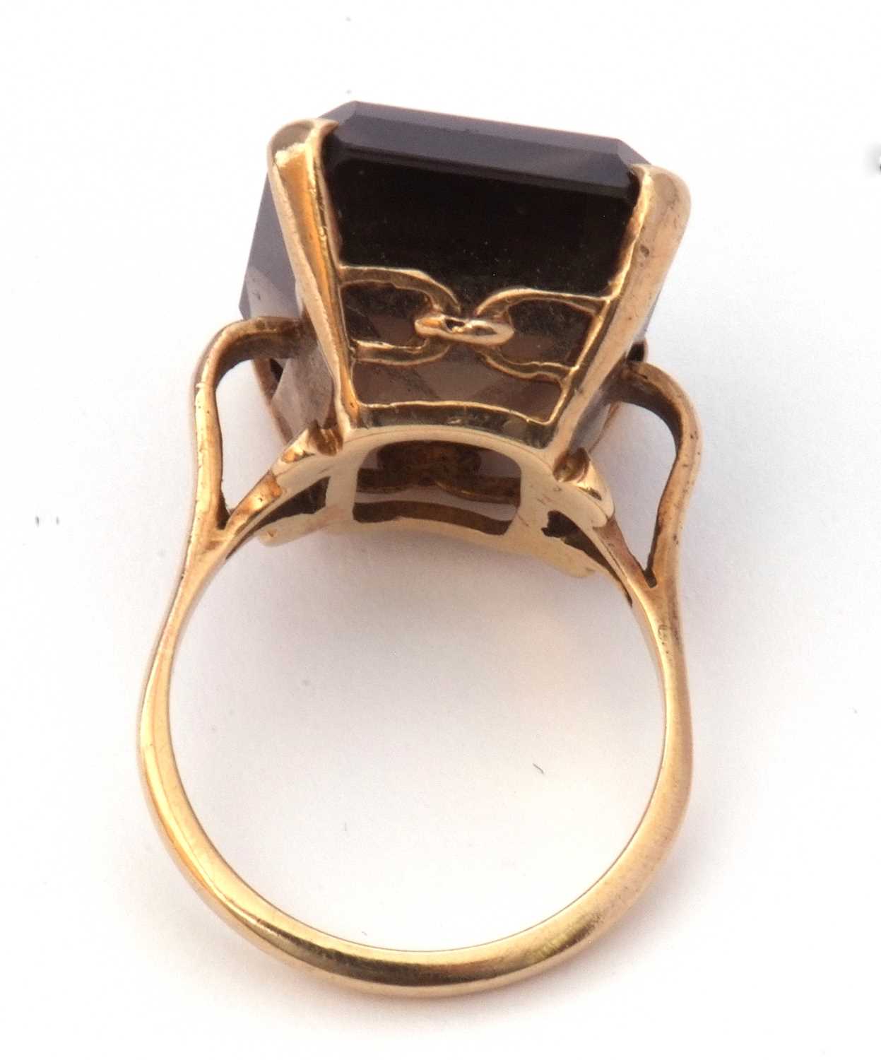 9ct gold smoky quartz ring, claw set with a large rectangular step cut smoky quartz, 18 x 10mm, - Image 7 of 8